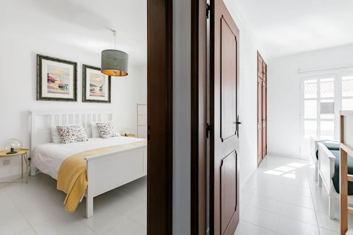 Beachfront Villa With Private Pool In Manta Rota Вила-Нова-де-Касела Экстерьер фото
