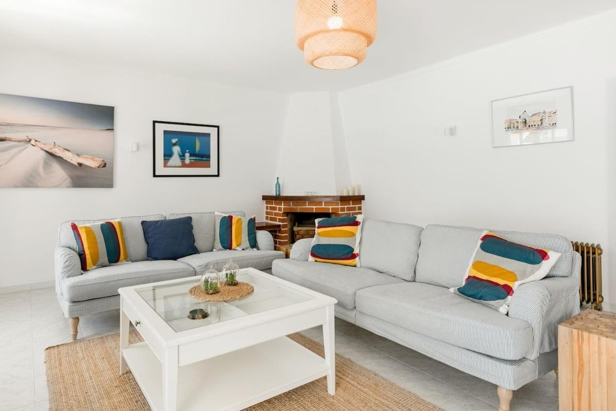 Beachfront Villa With Private Pool In Manta Rota Вила-Нова-де-Касела Экстерьер фото