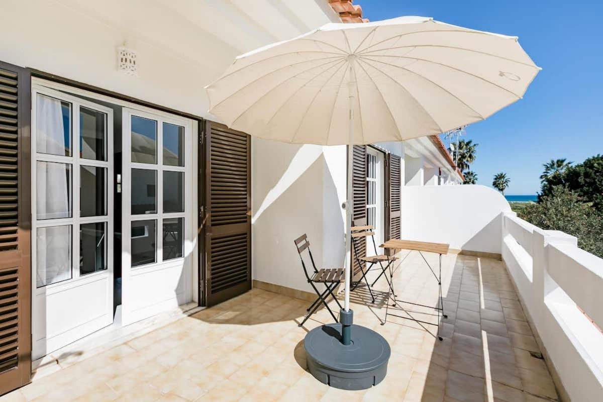 Beachfront Villa With Private Pool In Manta Rota Вила-Нова-де-Касела Экстерьер фото