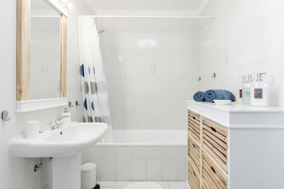 Beachfront Villa With Private Pool In Manta Rota Вила-Нова-де-Касела Экстерьер фото