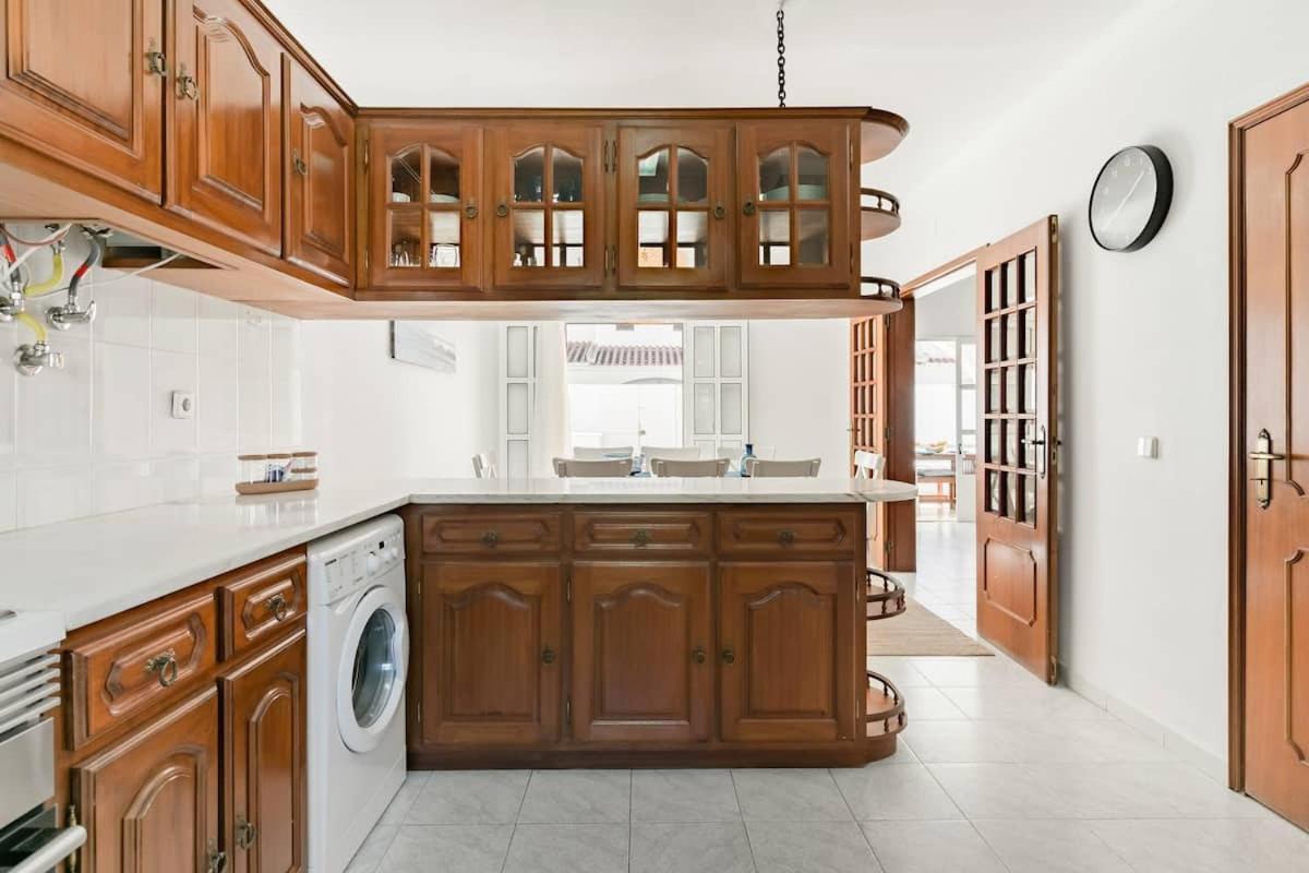 Beachfront Villa With Private Pool In Manta Rota Вила-Нова-де-Касела Экстерьер фото